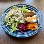 バルバルキッチンアメリ - これも毎度お馴染みのランチサラダ