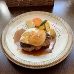 バルバルキッチンアメリ - ランチ：月見ハンバーグ(¥1,280) メイン