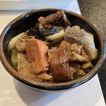 郷土料理ともん - きのこ入りモツの煮込み