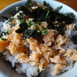 Kashima ya - さけ茶漬を解して雑穀米にのせました