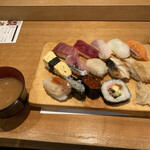 Sushi Masa - にぎり13貫 1210円