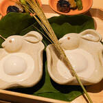 銀座 しのはら - 月見：胡麻豆腐に胡麻酢餡かけ 　きぬかつぎに黒ゴマ、枝豆紹興酒漬け、アワビと蛸柔らか煮