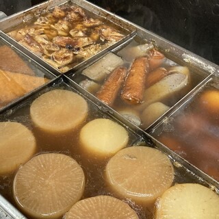 We have oden and Motsu-nabe (Offal hotpot) that will warm your mind and body ◎