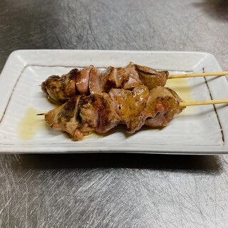 Enjoy charcoal-grilled domestic chicken Yakitori (grilled chicken skewers)! Enjoy with your favorite sauce