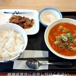 松屋 - 料理写真:ごろごろチキンのキムチチゲ、カルビ焼肉セット