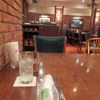 グリル満天星 麻布十番 新宿店 - 穏やかな空気が流れる　静かな店内