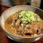 Katsudon - こちらの「カレーかつどん」の方が、出汁の効いた和風カレーが辛口に仕上げてあって、さらにハマる感じでした！