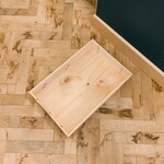 HAYAKAWA coffee - 足元に置かれた荷物用の木箱