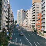 HAYAKAWA coffee - 歩道橋上から見たJR飯田橋駅東口方向（マスキング修正済み）