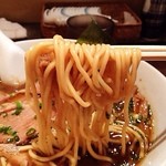 らーめん太陽堂 - 中細麺。