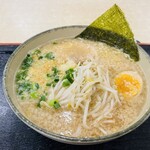 にんにくたまごラーメン - お好みで追いニンニク盛りまくり