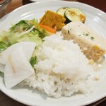 キッチン ブルー グローブ - ２度目のご飯、サラダ、お新香をワンプレート