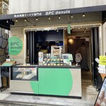 BPC donuts - グリーンのさし色がPOPな店