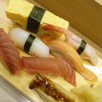 この日はトロ・赤身・サーモン甘海老・イカ・玉子・アナゴの７貫でした2013/10/18