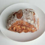 クロア - 松の実のリュスティック