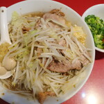 ラーメン二郎 - ラーメン半分＋ニンニク少し＋青ネギショウガ半分