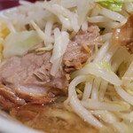 ラーメン二郎 - 豚の厚み