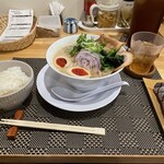Menya Ichi - 鶏豚ラーメン(麺増し)とライス(中)