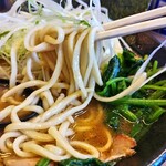 家系ラーメン 傳助 - ラーメン麺アップ