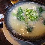 セットの土鍋入り鶏煮込みそば