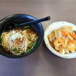 福泉餃子 - 台湾ラーメン＋中華丼 780円（税別）