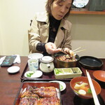 大黒屋 - 食事の様子