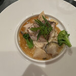 ダンデライオン - お魚。すごく美味しい。下に湯葉が敷いてありどこまでも美味しい。