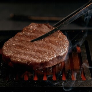 [Available with a skilled eye] Enjoy high-quality Japanese black beef at a cost-effective price