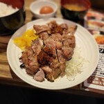 Izakaya Juubei - 鶏のもも焼き定食ダブル