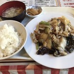 味華  - 週替わりB木耳と豚肉の玉子炒め定食。