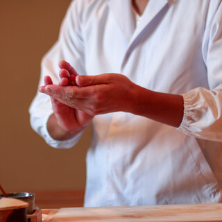 江戸前の技で紡ぐ鮨を。ミシュランや食べログアワードも受賞