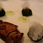 コンヴィヴィアリテ - 北海道産　秋鮭と軽い燻製をかけたホタテ貝柱のボンボン