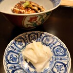 新地 やま本 - お新香とともに