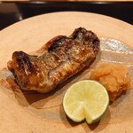 新地 やま本 - さんまの塩焼き