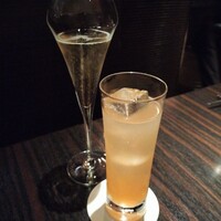 KAZAN - グラスシャンパンと赤紫蘇のカクテル