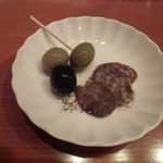 ミノビ - 自家製サラミソーセージとオリーブの身