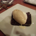 ミノビ - チョコレートのテリーヌ、バニラアイス添え