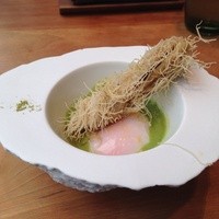 イル ギオットーネ ディ ピュー - カダイフで包んだ、アナゴ、温泉卵と緑のスープ、さんしょ風味で