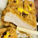 とんかつ和幸 - 辛子にちょっとソースをつけていただきます♫