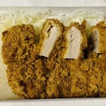 とんかつ和幸 - 厚みはこんな感じです(๑˃̵ᴗ˂̵)