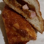 パン･オ･ミエル - カレーとロースハムが入ってました。