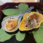 銀座 しのはら - 帆立にブランデー醤油ソース・実山椒、鰹タタキ