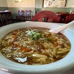 昇龍飯店 - 料理写真:酸辣湯麺 ¥800