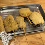 串カツ田中 - ごぼう、180円・ラム、200円・牛ヘレ、300円・ネギ焼き、180円・秋刀魚、230円