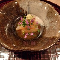 四ッ谷 みね村 - 剣先烏賊の紹興酒漬け。お造りはまさかの紹興酒漬け!?　和食屋でこうした品が出されるのは初体験でしたが、ねっとりしたイカに紹興酒の風味が合わさり抜群に酒が進む品になってます。酒飲みにはたまらない一品。
