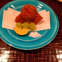 四ッ谷 みね村 - 北海道産松茸のフライ。松茸の質はピンではないが(今年は不作らしい)齧るとけっこう香ります。松茸は揚げ物に向いてますよね。これもシンプルに塩で頂きます。