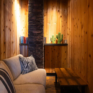 個室でゆったり二人だけのくつろぎ時間が楽しめる空間