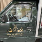 The Peninsula Boutique & Café - オープンキッチンカー