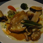 洋食屋ZEN - ④新潟産連子鯛と宮城産活帆立のポワレ　焦がしバターとトマトの2種ｿｰｽ　各種秋野菜添え