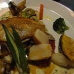 洋食屋ZEN - ④新潟産連子鯛と宮城産活帆立のポワレ　焦がしバターとトマトの2種ｿｰｽ　各種秋野菜添え